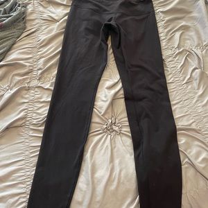 Lululemon used wunder under leggings